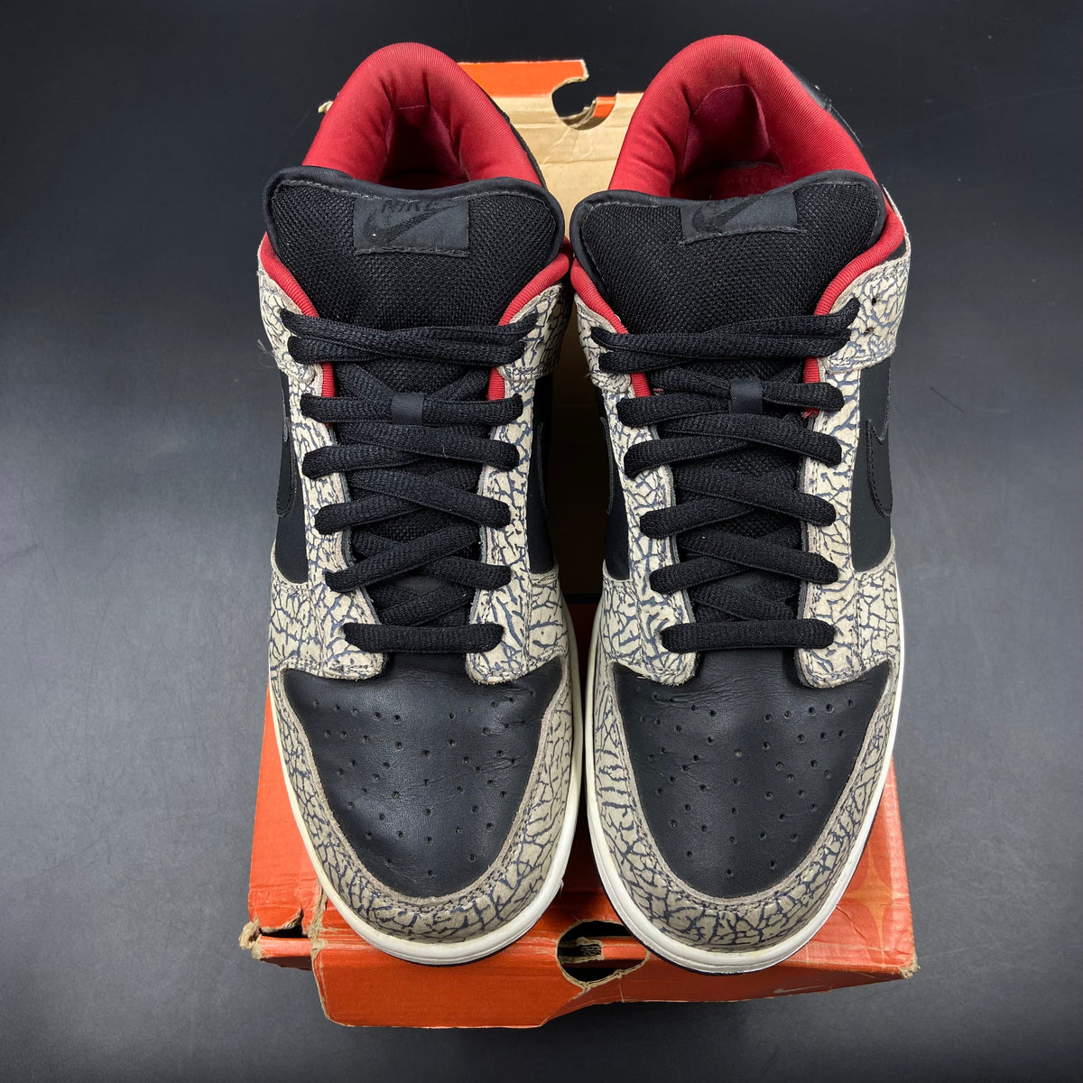 US14 Nike SB Dunk Low Supreme Black Cement (2002) – SneakerDenn