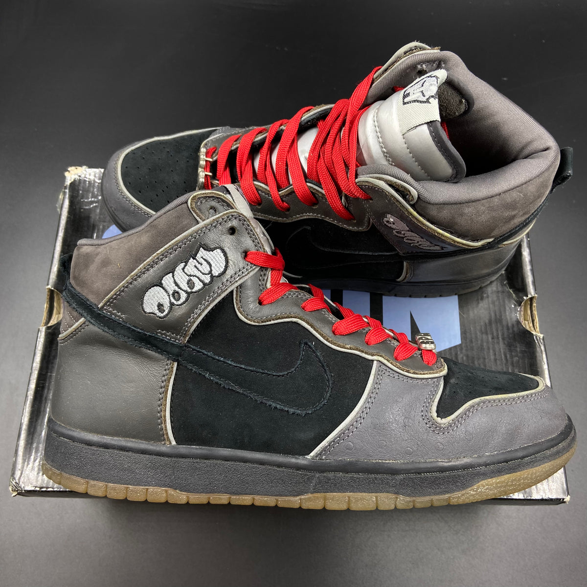 US9 Nike SB Dunk High MF DOOM (2007) – SneakerDenn US9 Nike SB Dunk High MF DOOM (2007) – SneakerDenn