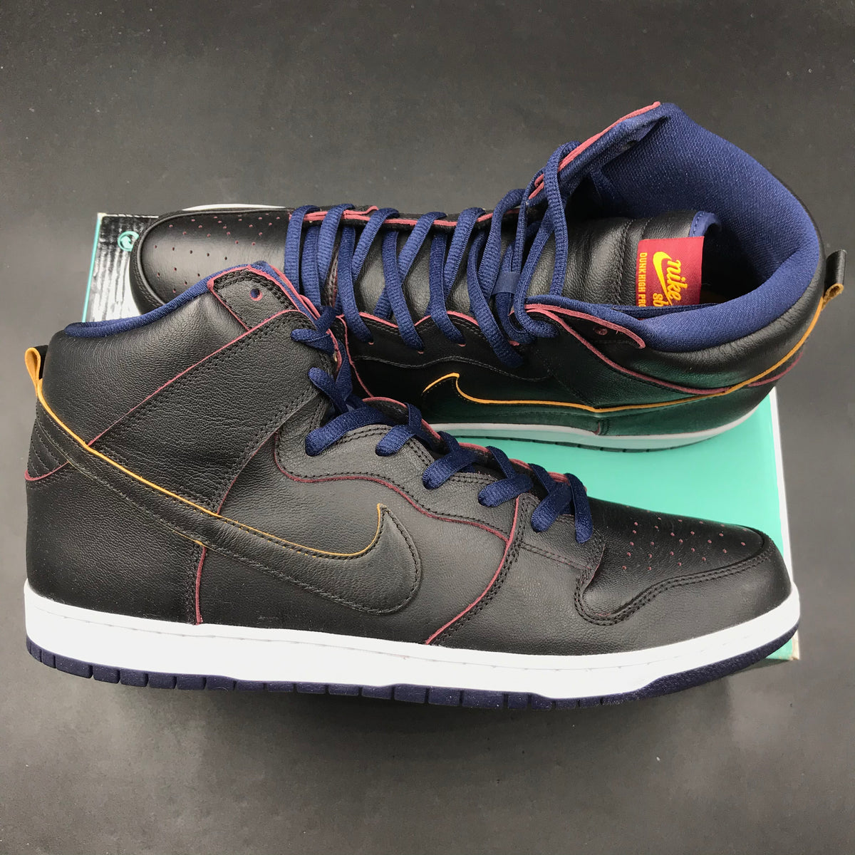 Nike sb shops dunk cavs