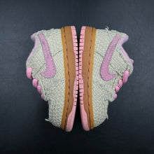 Load image into Gallery viewer, 3C Nike Dunk Low Hemp Pink (2004)
