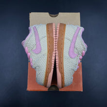 Load image into Gallery viewer, 5C Nike Dunk Low Hemp Pink (2004)
