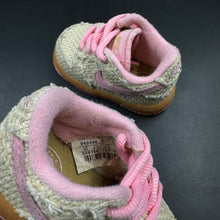 Load image into Gallery viewer, 3C Nike Dunk Low Hemp Pink (2004)
