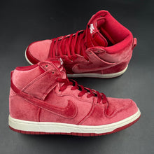 Load image into Gallery viewer, US10.5 Nike SB Dunk High Red Velvet”(2016)
