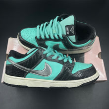 Load image into Gallery viewer, US9.5 Nike SB Dunk Low Tiffany (2005)
