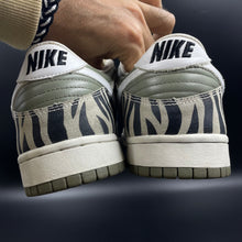 Load image into Gallery viewer, US12 Nike Dunk Low Daktari (2003)
