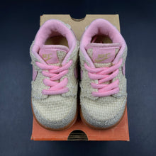 Load image into Gallery viewer, 5C Nike Dunk Low Hemp Pink (2004)
