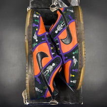 Load image into Gallery viewer, US10.5 Nike SB Dunk Low Day of the Dead (2006)
