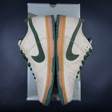 Load image into Gallery viewer, US11.5 Nike SB Dunk Low Hemp Bonsai Green (2003)
