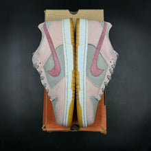 Load image into Gallery viewer, US9 Nike Dunk Low Pro Pink Grey (2003)
