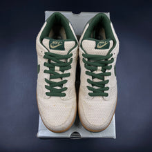 Load image into Gallery viewer, US11.5 Nike SB Dunk Low Hemp Bonsai Green (2003)
