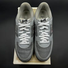 Load image into Gallery viewer, US12 Bapesta Kaws Gray Red (2005)
