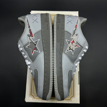 Load image into Gallery viewer, US12 Bapesta Kaws Gray Red (2005)
