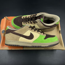 Load image into Gallery viewer, US10.5 Nike Dunk Low KicksHawaii Aloha (2004)
