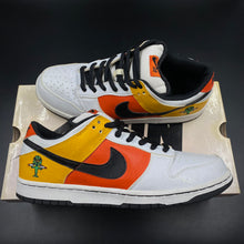 Load image into Gallery viewer, US11.5 Nike SB Dunk Low Raygun White (2005)
