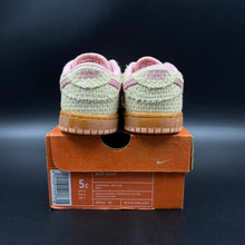 Load image into Gallery viewer, 5C Nike Dunk Low Hemp Pink (2004)
