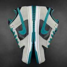 Load image into Gallery viewer, US9 Nike SB Dunk Low Chrome Ball Incident (2010)
