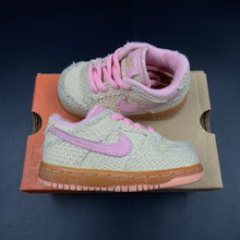 Load image into Gallery viewer, 5C Nike Dunk Low Hemp Pink (2004)
