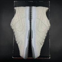Load image into Gallery viewer, US9 Nike Dunk Low iD ‘White Dunk’ LA (2005)
