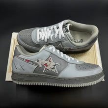 Load image into Gallery viewer, US12 Bapesta Kaws Gray Red (2005)
