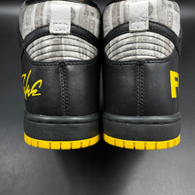 Load image into Gallery viewer, US9 Nike Dunk High FLOM x Livestrong (2009)

