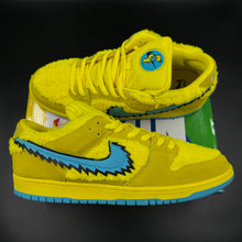 Load image into Gallery viewer, US14 Nike SB Dunk Low Grateful Dead Opti Yellow Bear (2020)
