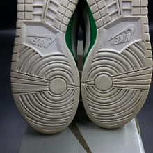 Load image into Gallery viewer, US10.5 Nike SB Dunk Low Heineken (2003)

