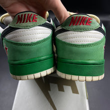 Load image into Gallery viewer, US10.5 Nike SB Dunk Low Heineken (2003)
