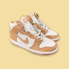 Load image into Gallery viewer, US9.5 Nike Dunk High Rope Maple (2003)

