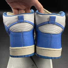 Load image into Gallery viewer, US10.5 Nike SB Dunk High Supreme Blue Stars (2003)
