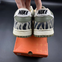 Load image into Gallery viewer, US10.5 Nike Dunk Low Daktari (2003)
