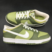 Load image into Gallery viewer, US7 Nike Dunk Low Palm Green WMNS (2002)
