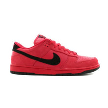 Load image into Gallery viewer, US8.5 Nike SB Dunk Low True Red (2003)
