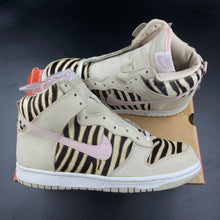Load image into Gallery viewer, US10.5 Nike Dunk High Zebra (2005)

