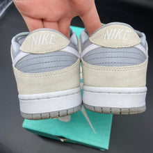 Load image into Gallery viewer, US8 Nike SB Dunk Low Summit White Wolf Grey (2018)
