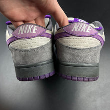 Load image into Gallery viewer, US9.5 Nike SB Dunk Low Purple Pigeon (2006)
