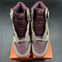 Load image into Gallery viewer, US10.5 Nike Dunk High Iron Mahogany (2003)
