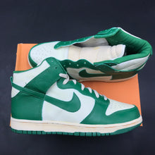 Load image into Gallery viewer, US10.5 Nike Dunk High VNTG Celtics (2008)
