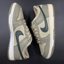 Load image into Gallery viewer, US9 Nike Dunk Low Outdoor Green Light Stone (2003)
