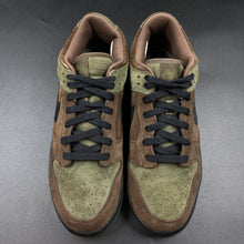 Load image into Gallery viewer, US9.5 Nike Dunk Low 6.0 Mocha Army Olive (2006)

