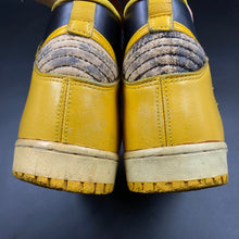 Load image into Gallery viewer, US10 Nike Dunk High Iowa (1985)
