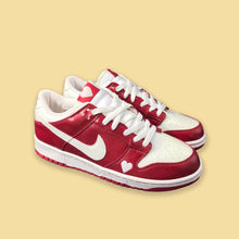 Load image into Gallery viewer, US8 Nike Dunk Low Valentine&#39;s Day (2004)
