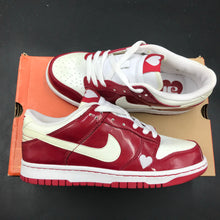 Load image into Gallery viewer, US6 Nike Dunk Low Valentine&#39;s Day (2004)
