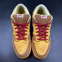 Load image into Gallery viewer, US14 Nike SB Dunk Newcastle (2008)
