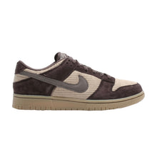 Load image into Gallery viewer, US12 Nike Dunk Low Corduroy Baroque Brown (2007)
